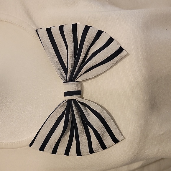 Crown & Ivy White Sweater With Navy Blue Trim And Bow Size Petite XL - Picture 2 of 5
